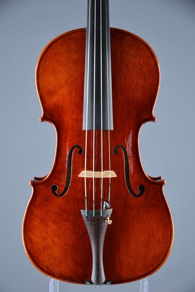 Leonhardt Rainer W. - Mittenwald Anno 2025 - 40,7 cm - Die Hasel Anne - B-131